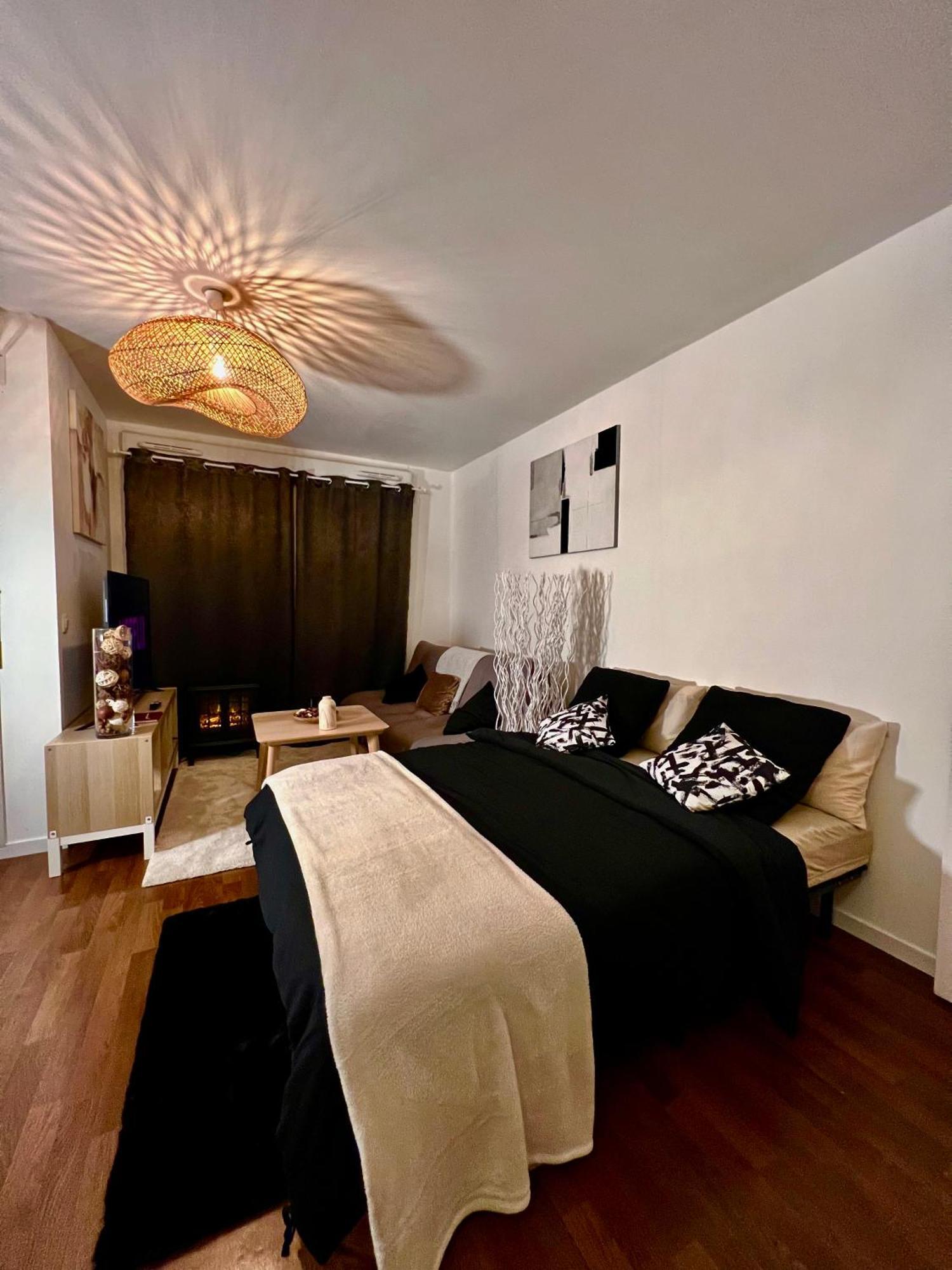 Апартаменти "Moonlight" Gare A 10Min De Paris, Wifi, Terrasse , Parking Аржантей Екстер'єр фото